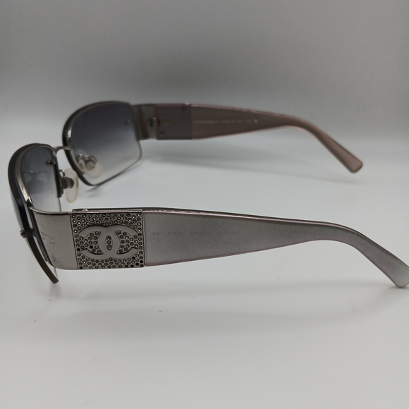 Chanel Black Blue Gradient Sunglasses - Picture 2 of 8